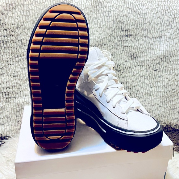 Woman’s Puma Platforms - Picture 8 of 12